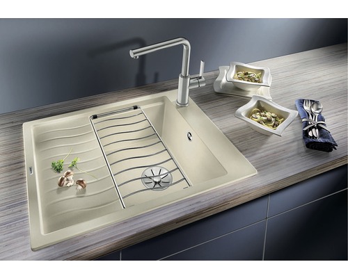 Dřez s odkapávací plochou, baterií a nádobím