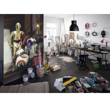 Místnost s fototapetou Star Wars, nářadím a stavebními materiály pro renovaci