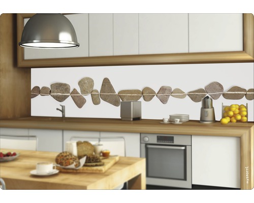 Kuchyňská scéna s kuchyňským obkladem se vzorem kamene