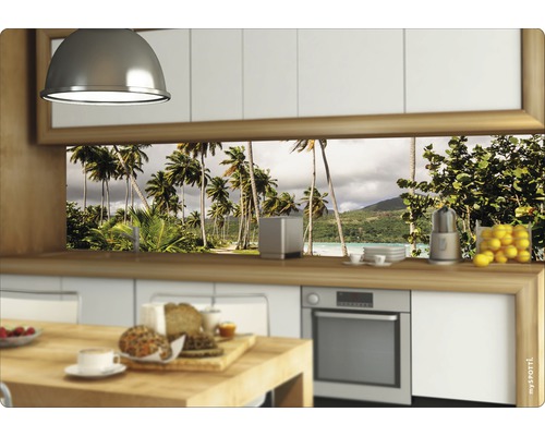 Kuchyňská zástěna s motivem tropické pláže v moderní kuchyni