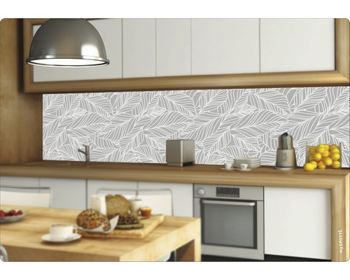 Kuchyňská zástěna s listovým vzorem v moderní kuchyni