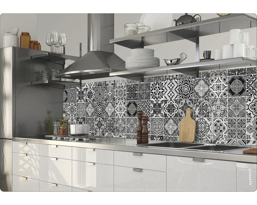 Samolepící PVC tapeta do kuchyně mySPOTTI splash Olé 60x280 cm Kuchyňská scéna s černobílým obkladem s různými vzory