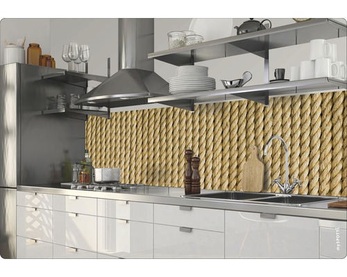 Kuchyňská zástěna se vzhledem lana v moderní kuchyni.