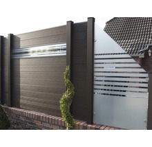 Zahradní plot z dřeva a skla