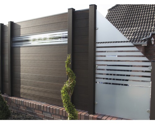 Zahradní plot z dřeva a skla