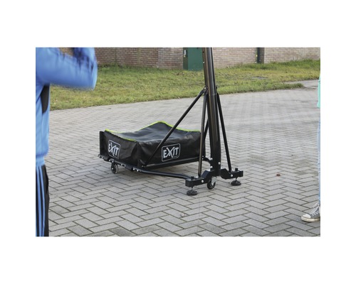 Basketbalový koš se záchytnou sítí a kolečky pro snadnou přepravu