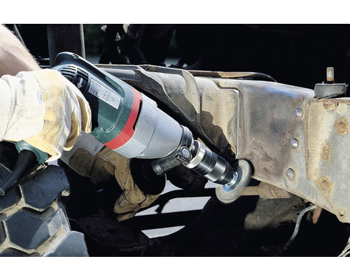 Kartáčovací stroj používaný pro zpracování kovů