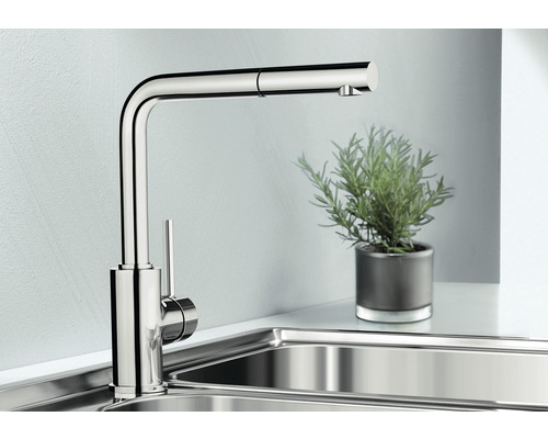 Kuchyňská baterie s výsuvnou sprchou v dřezu