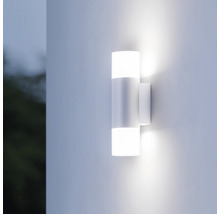 Bílé LED venkovní nástěnné svítidlo s válcovým designem na stěně