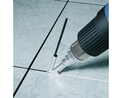 Horkovzdušná pistole s plnicím drátem pro spárování dlaždic