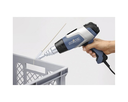 Horkovzdušná pistole Steinel se používá ke svařování plastu na nádobě