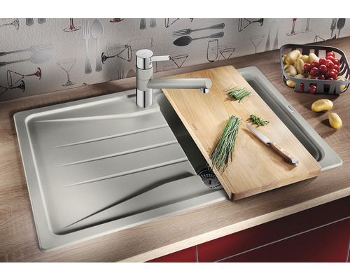 Kuchyňský dřez s krájecí deskou a baterií