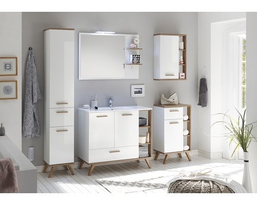 Koupelna s umyvadlovou skříňkou, zrcadlovou skříňkou, závěsnou skříňkou a vysokou skříňkou ve skandinávském stylu