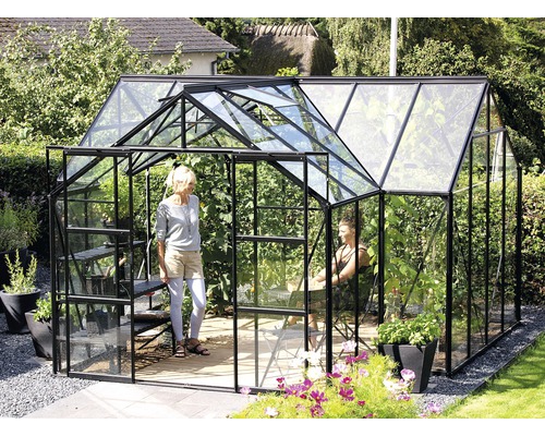 Skleník Vitavia Sirius skleněný 3 mm 383 x 383 cm černý vč. základového rámu Skleník se skleněnými stěnami a ocelovým rámem na zahradě.
