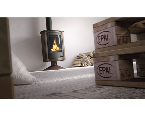 Krbová kamna s dřevem a europaletou