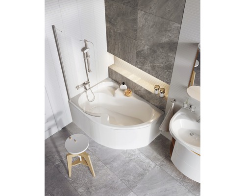 Moderní koupelna s rohovou vanou, sprchovou zástěnou, umyvadlem a stoličkou