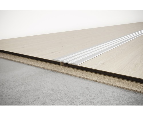 Podlahový profil pro spojení podlahových krytin různé výšky