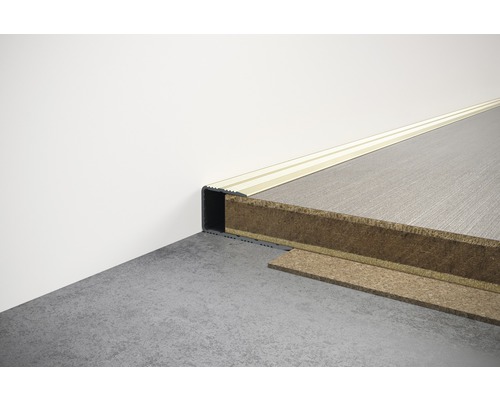 Podlahová krytina s podlahovou lištou a izolací