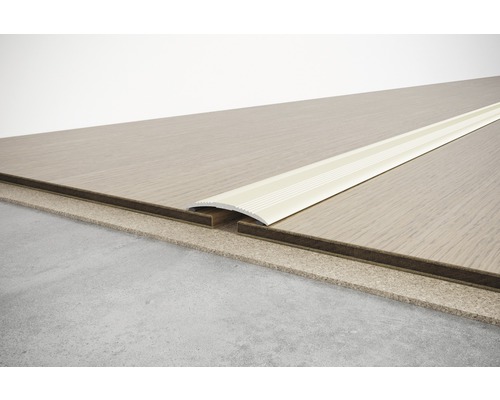 Podlahová krytina s přechodovým profilem pro interiér