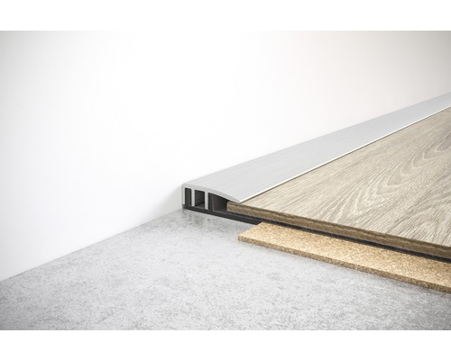 Hliníkový podlahový profil pro spojení různých podlahových krytin.