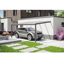 Moderní hliníkový přístřešek pro auto s autem před domem