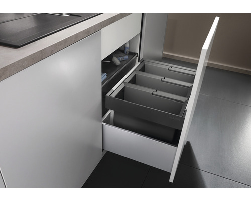 Kuchyňská skříňka se systémem třídění odpadu a výsuvy