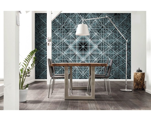 Jídelna s geometrickou fototapetou, jídelním stolem a židlemi