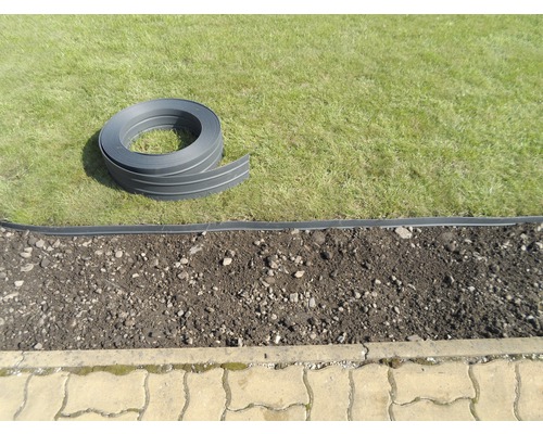 Plastový obrubník pro ohraničení trávníků