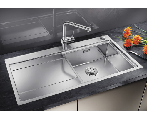 Nerezový dřez s odkapávací plochou a baterií