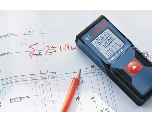 Logo společnosti Bosch. Dálkoměr na stavebním plánu s tužkou.