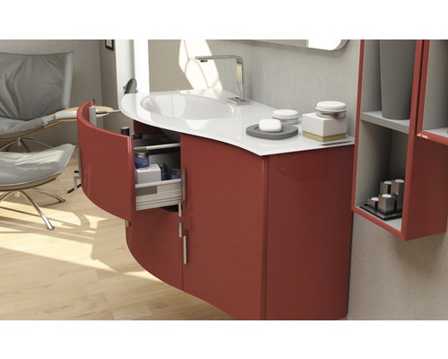 Moderní koupelna s umyvadlovou skříňkou, umyvadlem a otevřenou zásuvkou