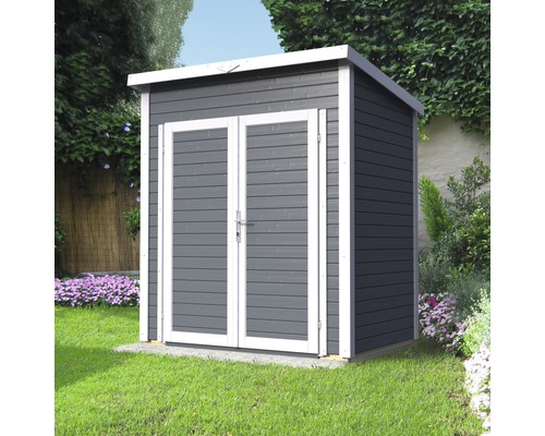 Zahradní skříň ze dřeva s dvoukřídlými dveřmi na trávníku