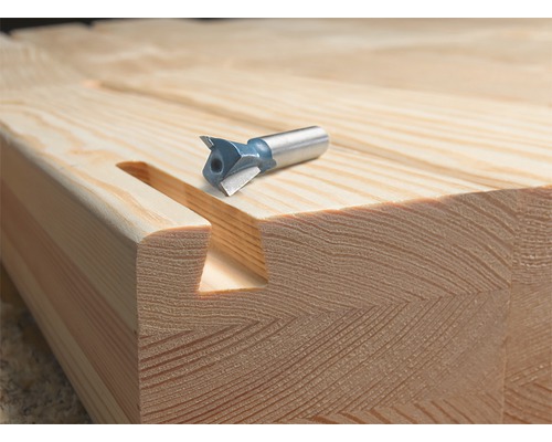 Drážkovací fréza na dřevě