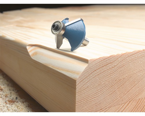 Drážkovací fréza s kuličkovým ložiskem na kusu dřeva