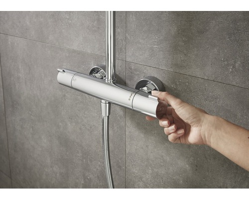 Nástěnná sprchová baterie s termostatem a rukou nastavující teplotu