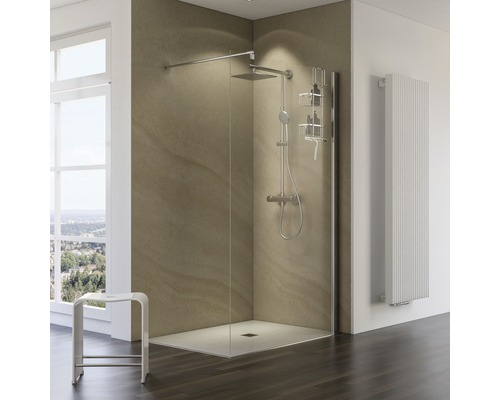 Koupelna s bezbariérovým sprchovým koutem, sprchovou baterií a topením