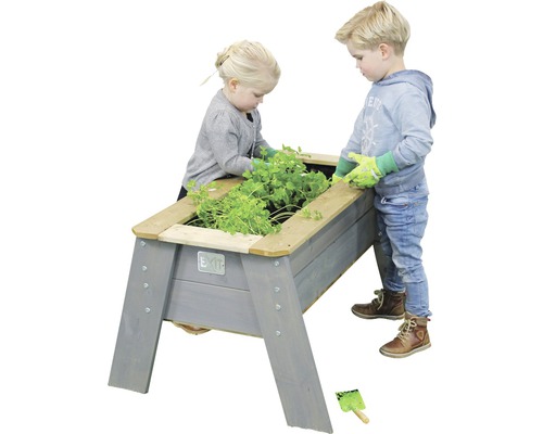 Vyvýšený záhon pro děti s rostlinami a dvěma dětmi