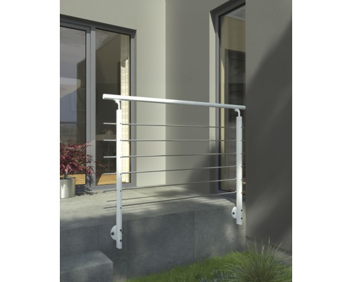 Venkovní pohled na dům se zábradlím z hliníku a nerezové oceli.