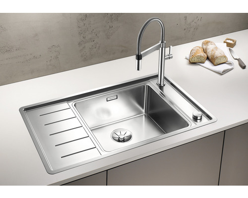 Nerezový dřez s odkapávací plochou a baterií