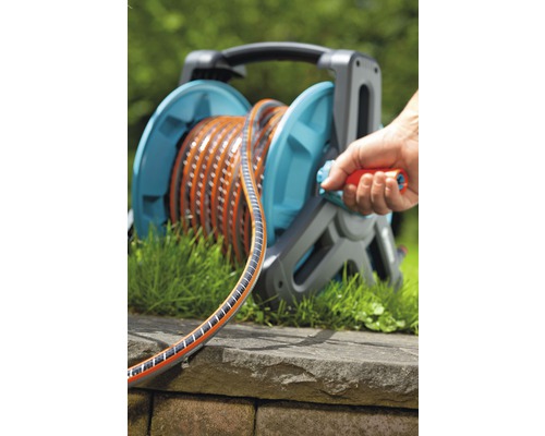 Zahradní hadice na hadicovém vozíku s ruční klikou