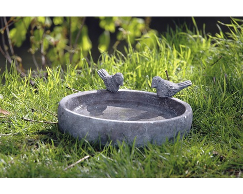 Pítko pro ptáky se dvěma motivy ptáků na zahradě