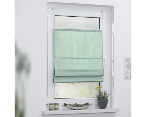 Okno s namontovanou skládanou roletou pro regulaci světla