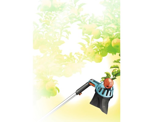 Sklízeč jablek v provozu pod jabloní