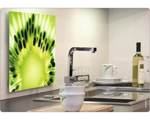 Kuchyňská scéna s ochranou proti stříkající vodě s motivem kiwi