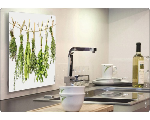 Kuchyňská zástěna s motivem bylin v kuchyňském prostředí