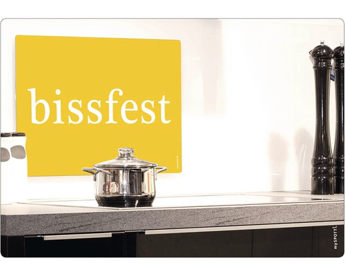 Obkladový panel do kuchyně mySPOTTI pop Bissfest 41x59 cm Scéna kuchyně s hrncem a krájecí deskou s nápisem bissfest.