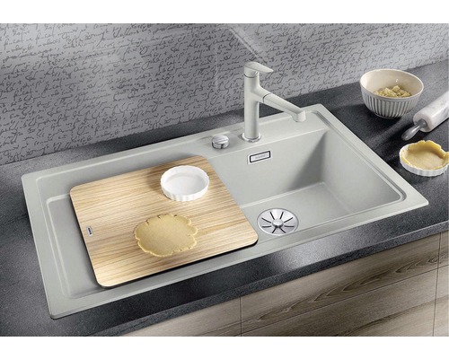 Kuchyňský dřez s odkapávací plochou, krájecí deskou, baterií a dávkovačem saponátu