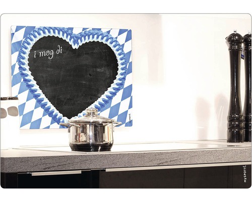 Dekorativní tabule ve tvaru srdce s bavorským kosočtvercovým vzorem a hrnec na varné desce