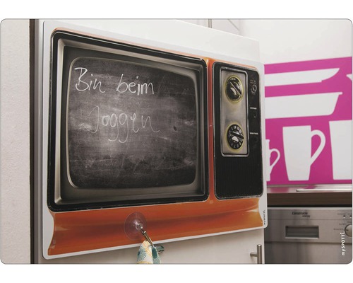 Magnet na ledničku v designu televize s tabulovou plochou a nápisem ''Jsem na joggingu''
