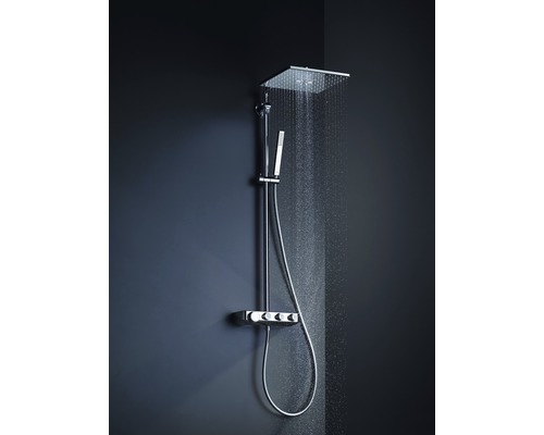 Sprchový set s hlavovou a ruční sprchou v koupelně